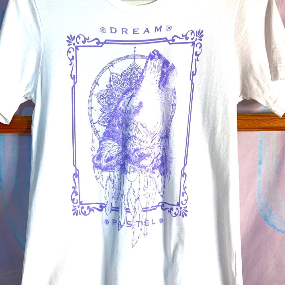 lavender wolf / dream catcher graphic tee